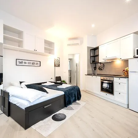 Guesthost - In One Apartmán Parma